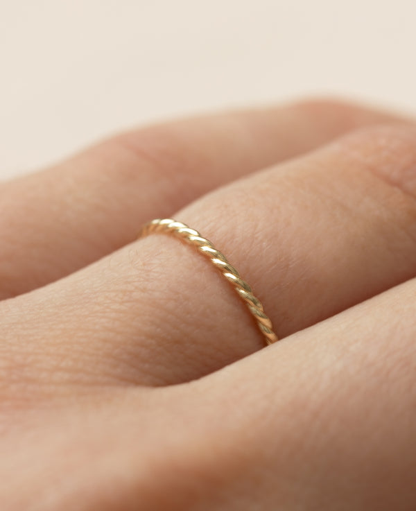 *SAMPLE SALE* 9K Solid Gold Thin Twist Stacking Ring