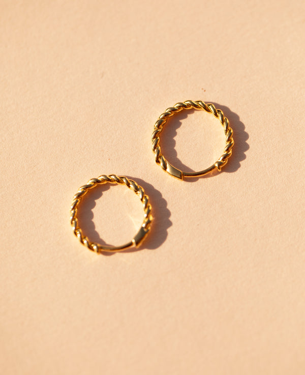 Medium Twist Hoops Gold