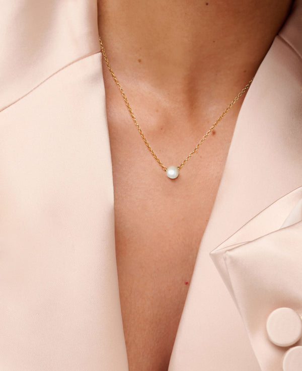 (PRE ORDER) Floating Single Round Pearl Necklace Gold