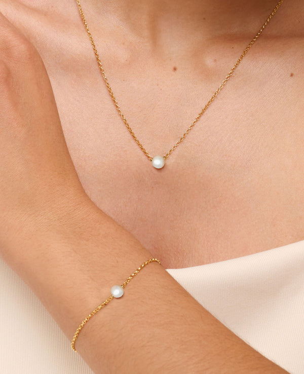 (PRE ORDER) Floating Single Round Pearl Bracelet Gold