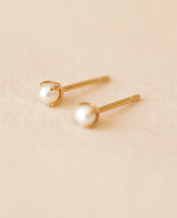 * SAMPLE SALE * Freshwater Pearl Studs Gold