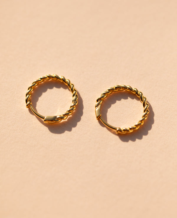 Medium Twist Hoops Gold