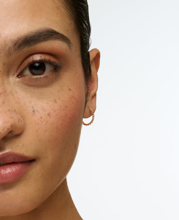 Medium Twist Hoops