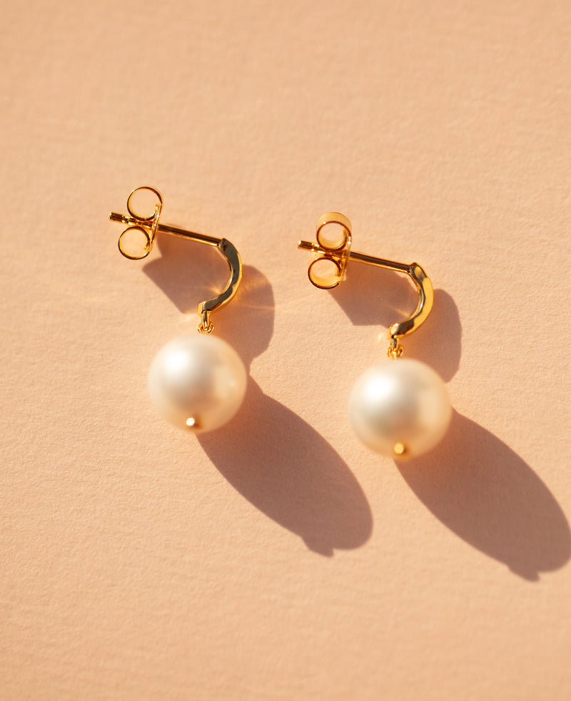 Round Pearl Curved Droplet Earrings