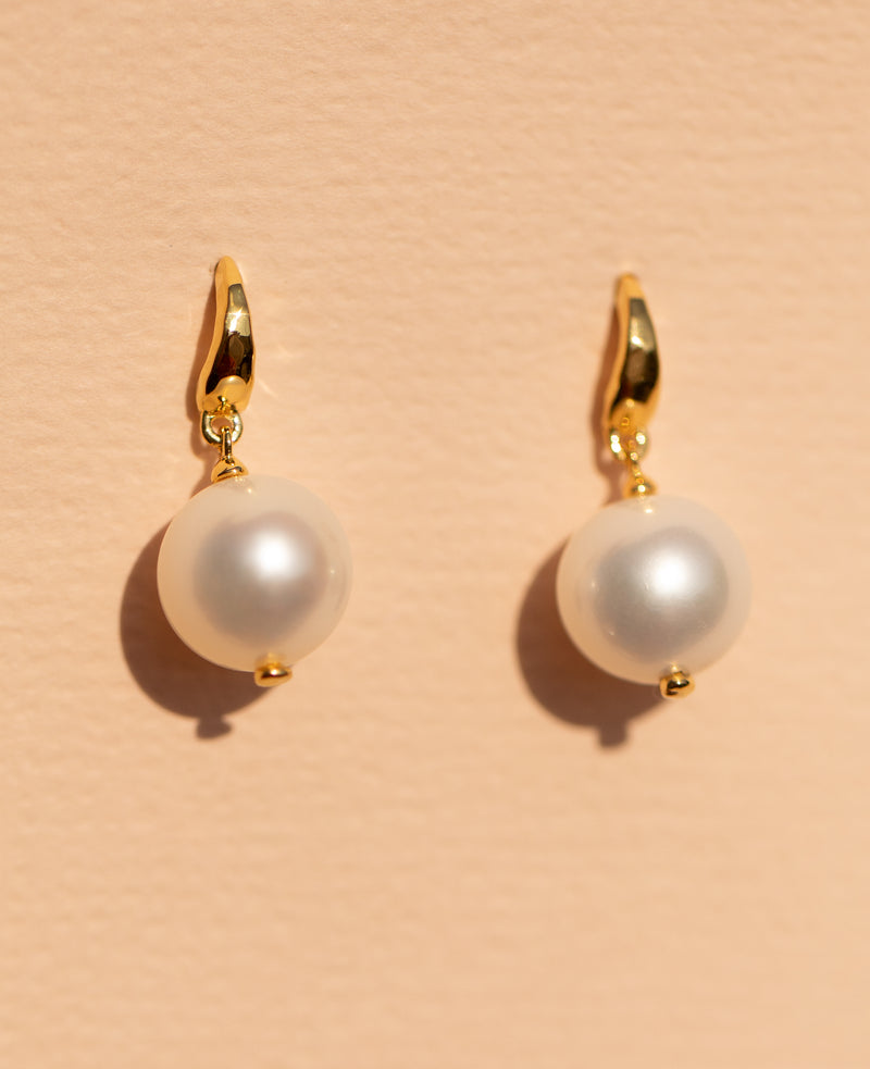 Round Pearl Curved Droplet Earrings
